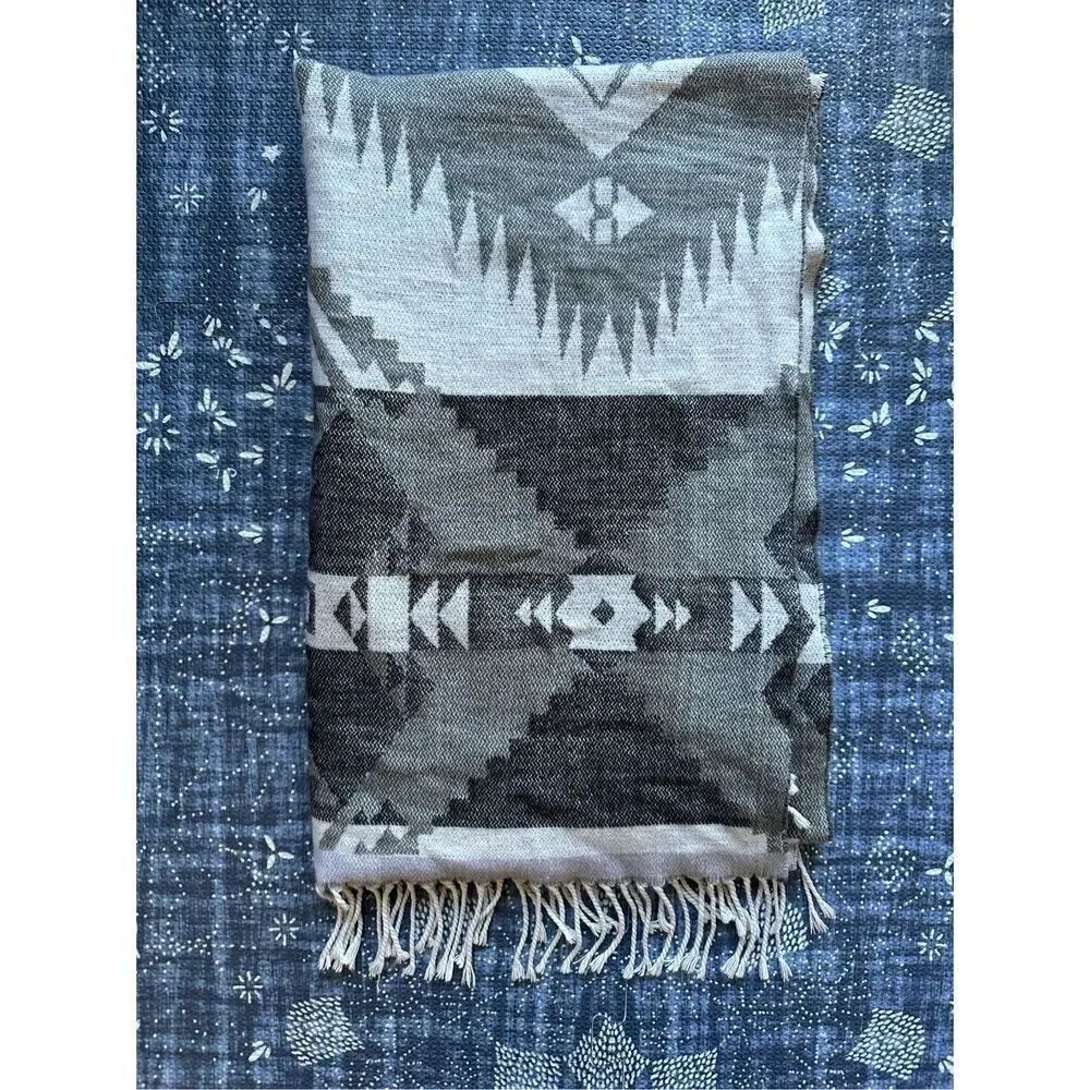 GAP Cozy Southwest Grey Fringe Large Scarf